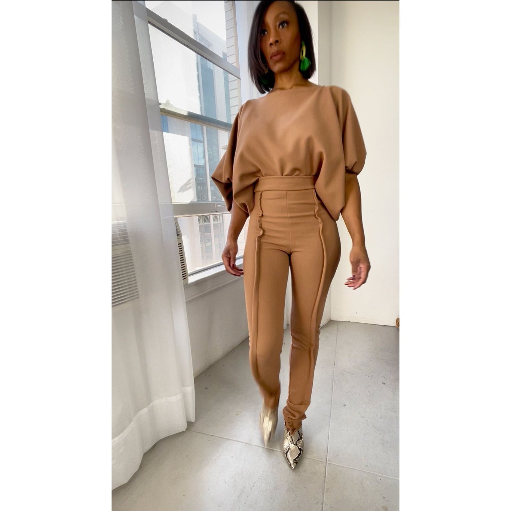 She’s sleek leggings